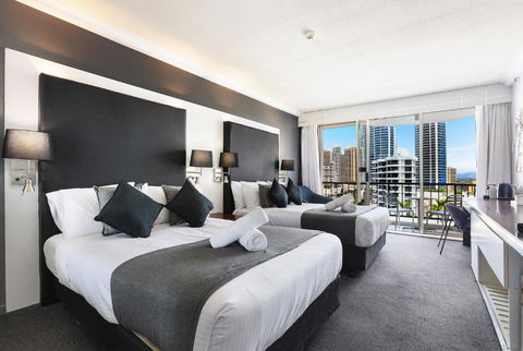 NEW Stunning Central Surfers Studio Apartment. - Accommodation Rockhampton 0