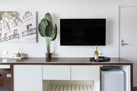 NEW Stunning Central Surfers Studio Apartment. - Accommodation Rockhampton 3