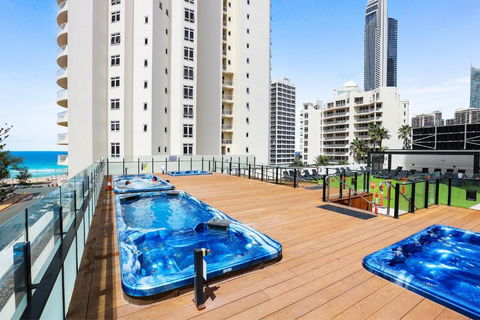 NEW Stunning Central Surfers Studio Apartment. - Accommodation Rockhampton 2