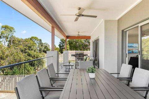 NEW - Sunrise Waters Holiday House - Accommodation Rockhampton 3