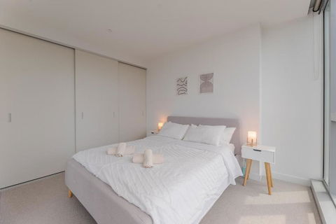 NEW Top Floor L70 CBD Luxury Apt - Accommodation Rockhampton 2