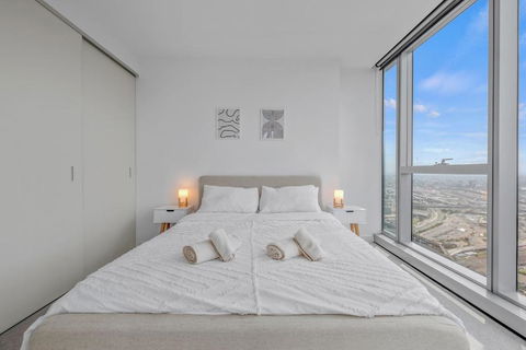 NEW Top Floor L70 CBD Luxury Apt - Accommodation Rockhampton 1