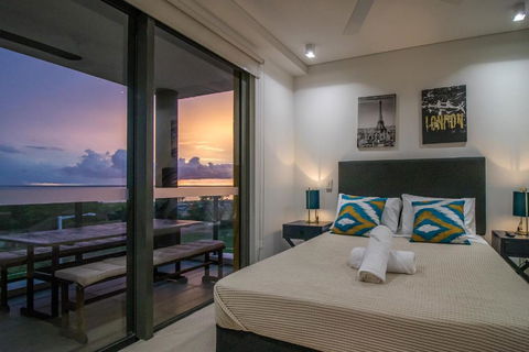 NEW - ZEN AT THE WATERFRONT - Luxury Waterfront Holiday Home For Families & Friends - Accommodation Rockhampton 0