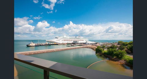 NEW - ZEN AT THE WATERFRONT - Luxury Waterfront Holiday Home For Families & Friends - Accommodation Rockhampton 3