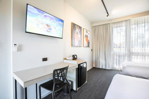 Nightcap At Sandown Park Hotel - Accommodation Rockhampton 3