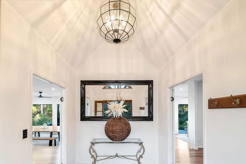 Ninderry Manor-Spectacular Hinterland Retreat - Accommodation Rockhampton 3