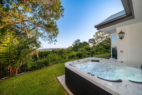 Ninderry Manor-Spectacular Hinterland Retreat - Accommodation Rockhampton 0