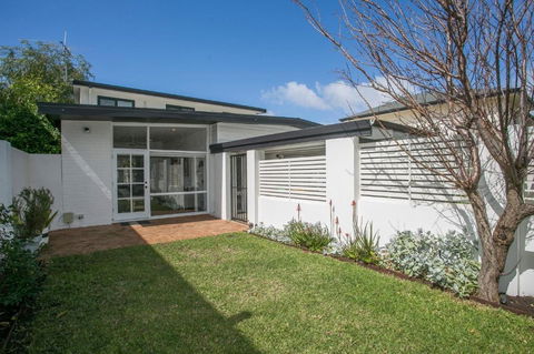 NOR214 - Northstead Coastal Charm - Accommodation Rockhampton 2