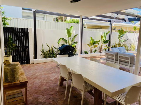 NOR214 - Northstead Coastal Charm - Accommodation Rockhampton 1