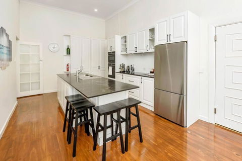 Normanville, Large Historic Three Bedroom Home - Accommodation Rockhampton 2
