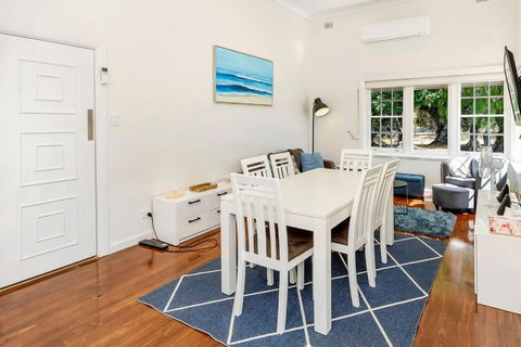 Normanville, Large Historic Three Bedroom Home - Accommodation Rockhampton 3