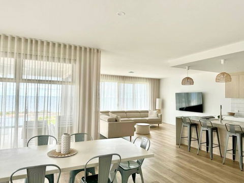 North Beach Hamptons - Accommodation Rockhampton 0