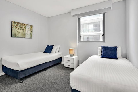 North Sydney Large Two Bedroom MIL2302 - Accommodation Rockhampton 2