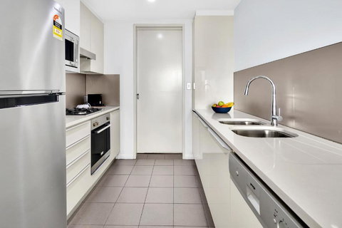 North Sydney Large Two Bedroom MIL2302 - Accommodation Rockhampton 3
