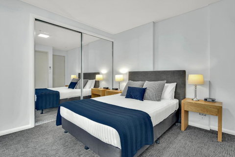 North Sydney Large Two Bedroom MIL2252402 - Accommodation Rockhampton 2