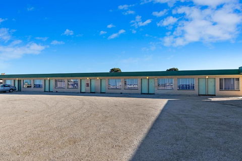 Nullarbor Roadhouse - Accommodation Rockhampton 3