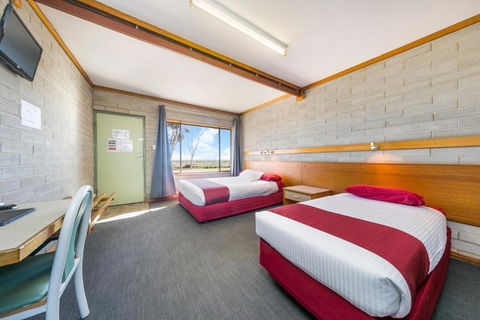 Nullarbor Roadhouse - Accommodation Rockhampton 1