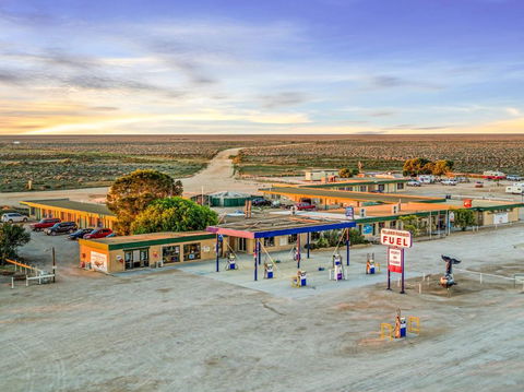 Nullarbor Roadhouse - Accommodation Rockhampton 0