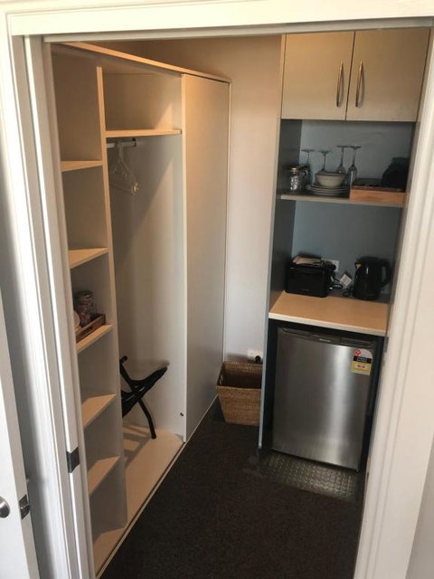 Number 10 -King Bed With Breakfast - Accommodation Rockhampton 2