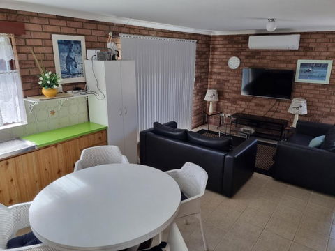 Ocean Beach Chalet 16 - Accommodation Rockhampton 3