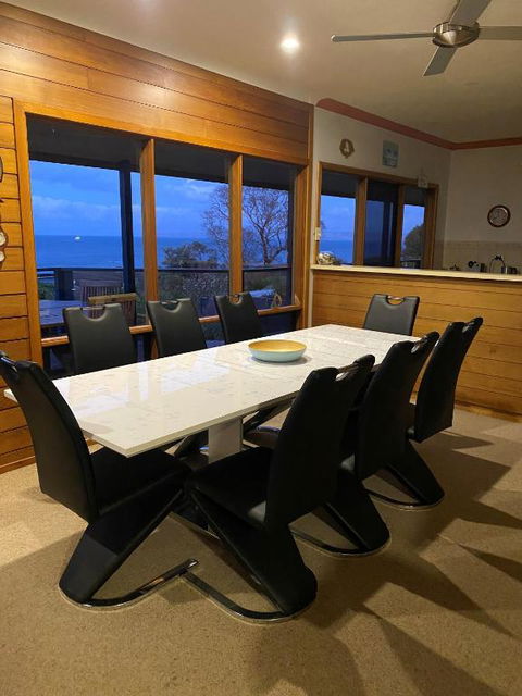 Ocean Blue KI. Absolute Ocean Front, Free WiFi - Accommodation Rockhampton 2