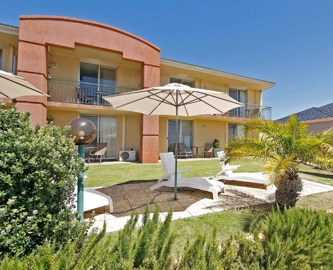 Ocean View Motel - Accommodation Rockhampton 1