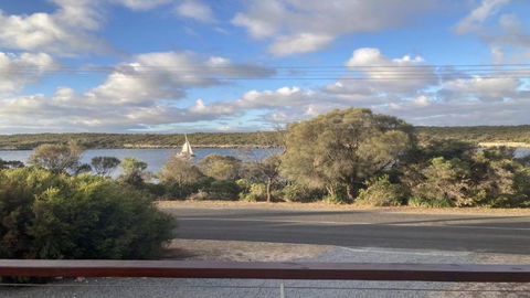 Off The Net - New Listing - Esplanade Property With Views Of The Channel - Accommodation Rockhampton 0