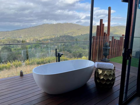 On Eagle Wings Mountain Retreat & Spa - Accommodation Rockhampton 0