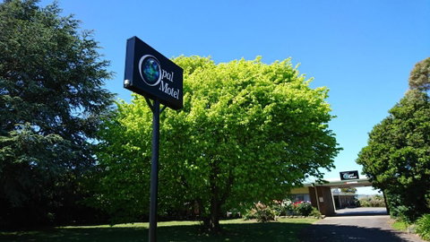 Opal Motel - Accommodation Rockhampton 0