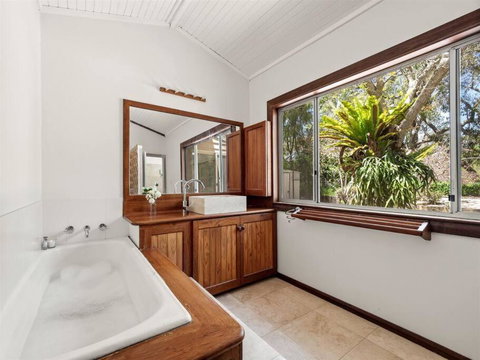 Orchard Homestead Countryside Retreat - Accommodation Rockhampton 3