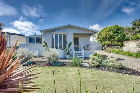 Our Little White House -74 Padman Crescent, Middleton - Accommodation Rockhampton 0