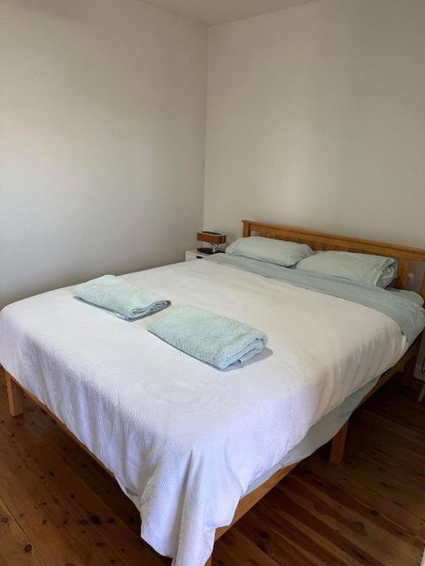 One Bedroom CBD Unit, Walk To Beaches & Cafes - Accommodation Rockhampton 1