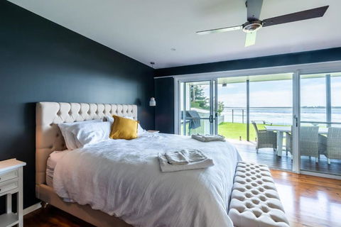 On The Corso - Sun-soaked Serenity With Lake Access - Accommodation Rockhampton 1