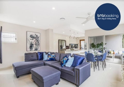 Park Avenue Luxe Townhouse Brand New Sleeps 9 - Accommodation Rockhampton 0
