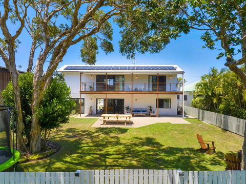 Pangkarra -Stunning Beach House - Family Friendly - Accommodation Rockhampton 1