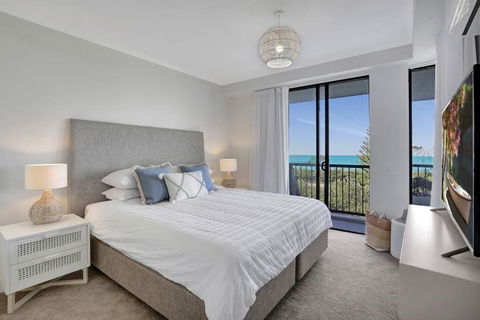 Panoramic Ocean View 2 Bed 2 Bath - Accommodation Rockhampton 1