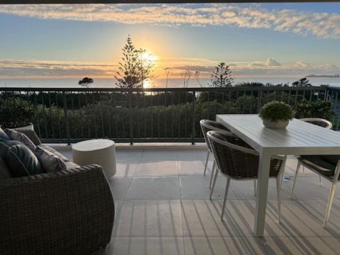 Panoramic Ocean View 2 Bed 2 Bath - Accommodation Rockhampton 0