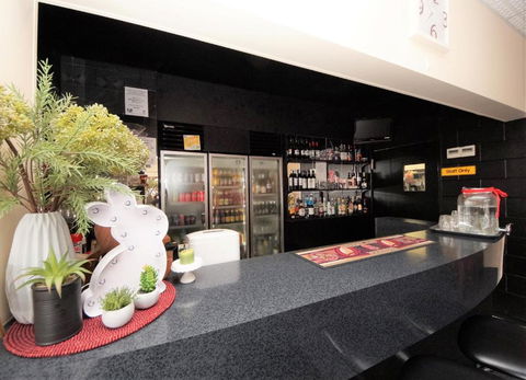 Parkside Motel Ayr - Accommodation Rockhampton 2