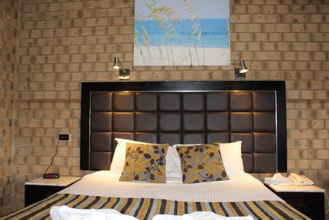 Pavlos Motel - Accommodation Rockhampton 0