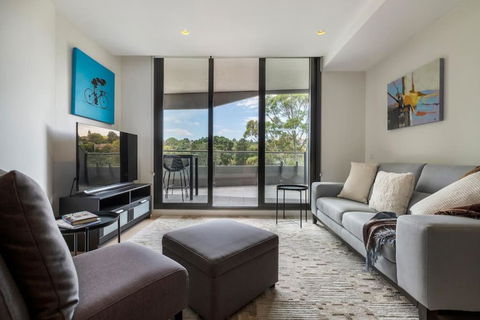 Peaceful 2 Bedroom Unit With Free Parking - Accommodation Rockhampton 0
