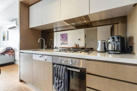 Peaceful 2 Bedroom Unit With Free Parking - Accommodation Rockhampton 1