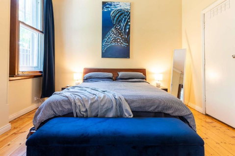 Peaceful And Stylish Petersham Aparttment With Parking - Accommodation Rockhampton 3