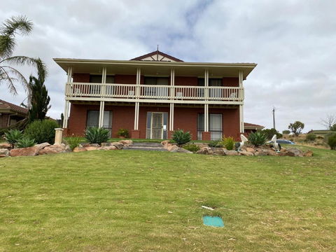 Pelican Retreat - Corporate / Tradie / Family - Accommodation Rockhampton 1