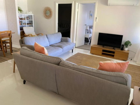 Peaceful Seaside Cottage - Accommodation Rockhampton 3