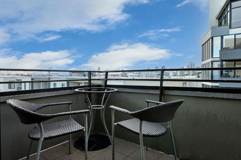 Portside Bliss Your Urban Escape In Melbourne - Accommodation Rockhampton 1