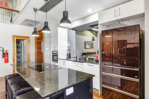 Platinum Precinct - The Apartment - Accommodation Rockhampton 0
