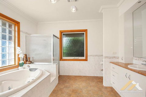 Perfect Entertainer-s Home With Pool - Accommodation Rockhampton 2