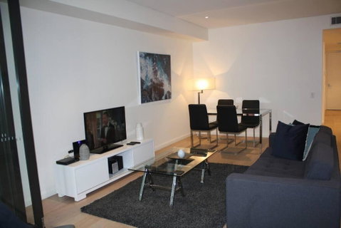 Perfect Large One Bedroom Plus Study - ALB09518 - Accommodation Rockhampton 0