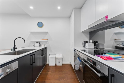 Perfect Location 1-Bed With Balcony, BBQ & Parking - Accommodation Rockhampton 1
