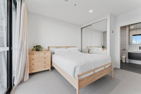Perfect Location 1-Bed With Balcony, BBQ & Parking - Accommodation Rockhampton 2